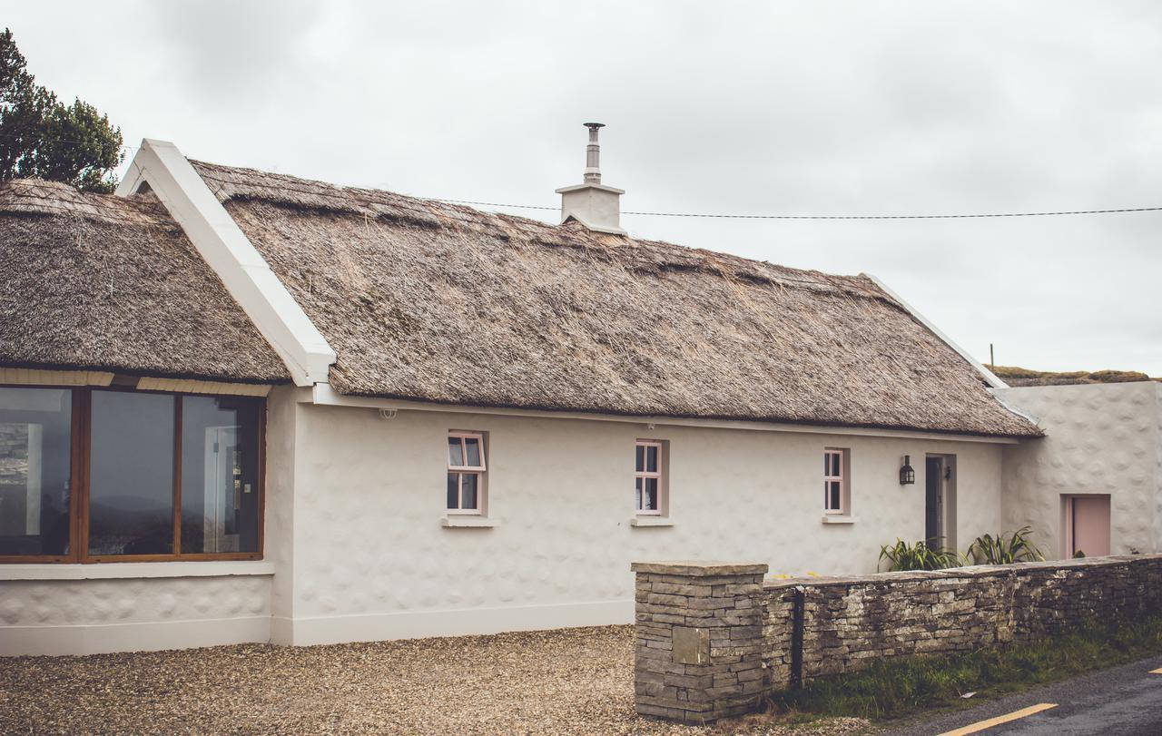 Storytellers Cottage Ballycotteen Extérieur photo