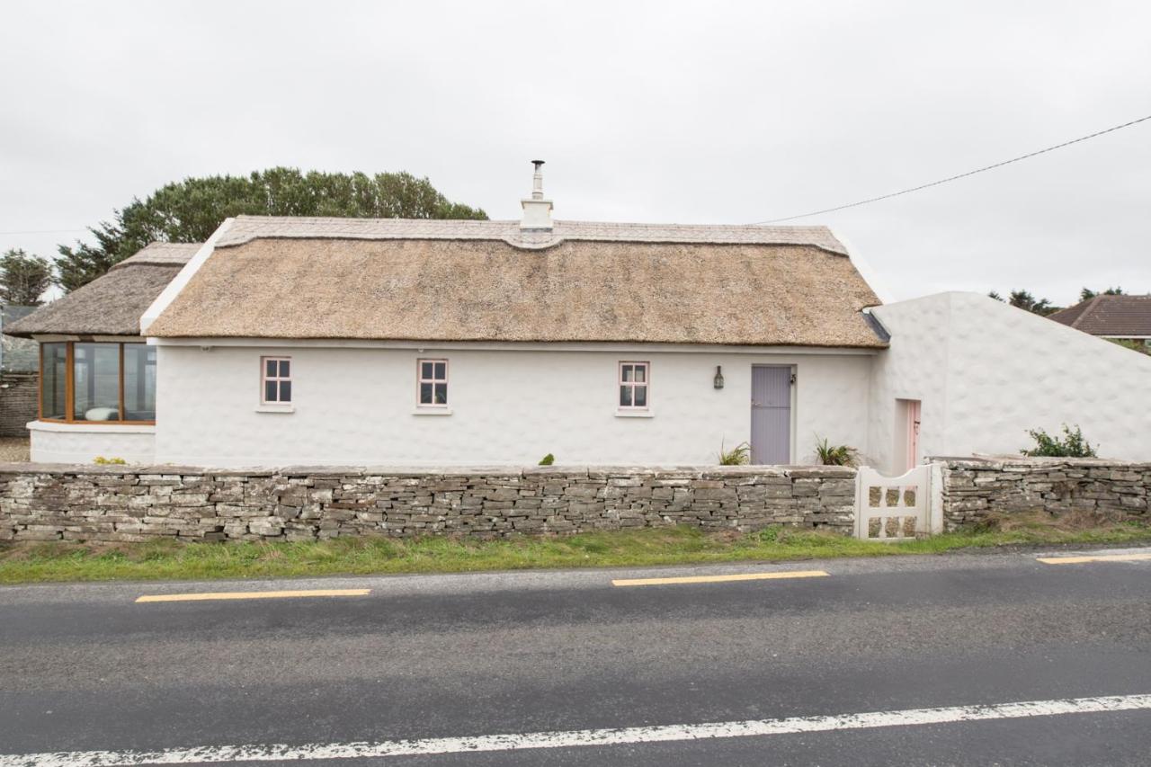 Storytellers Cottage Ballycotteen Extérieur photo