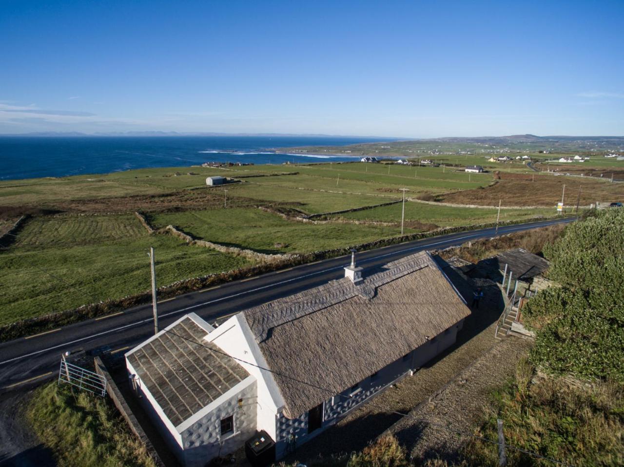 Storytellers Cottage Ballycotteen Extérieur photo