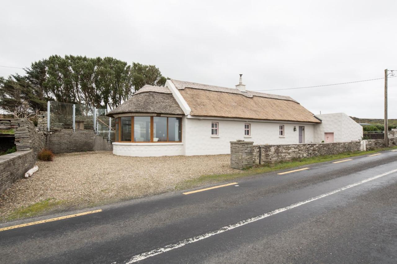 Storytellers Cottage Ballycotteen Extérieur photo