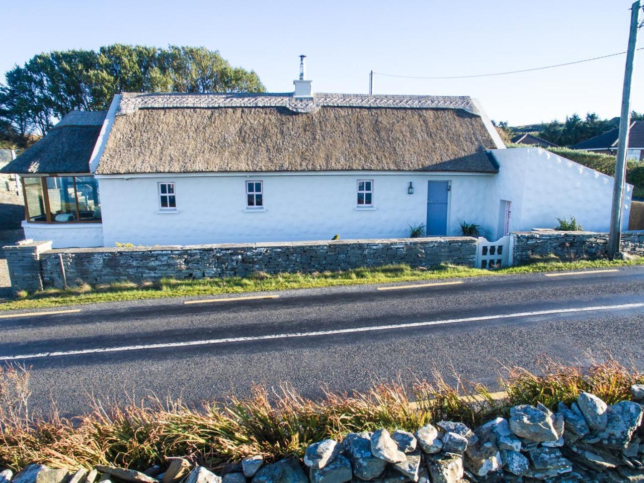 Storytellers Cottage Ballycotteen Extérieur photo